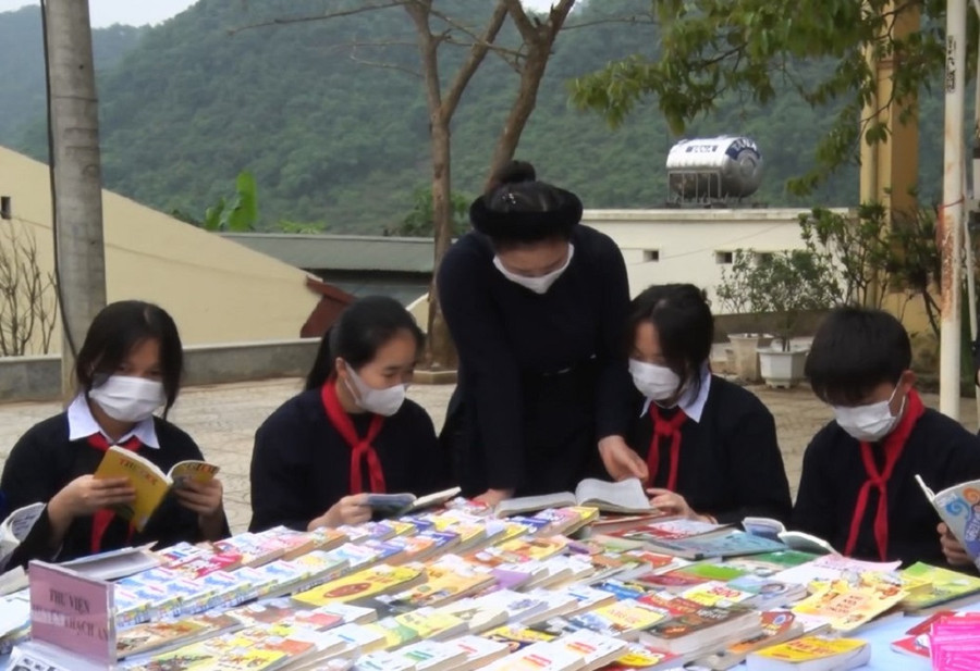 Với nhiều cách làm hay tình trạng tảo hôn và hôn nhân cận huyết trong đồng bào DTTS giảm đáng kể. Với nhiều cách làm hay tình trạng tảo hôn và hôn nhân cận huyết trong đồng bào DTTS giảm đáng kể.