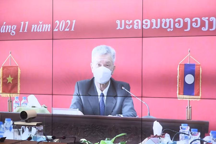 Bí thư Thành ủy Viêng Chăn Anouphap Tounalom phát biểu tại buổi hội đàm.