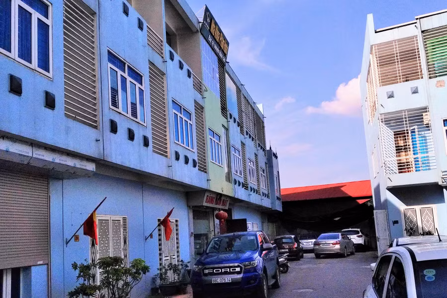 Bên trong cái gọi là dự án nhà ở thu nhập thấp (dự án được xây dựng trên nền Trường Văn hóa - Nghệ thuật Vĩnh Phúc cũ)