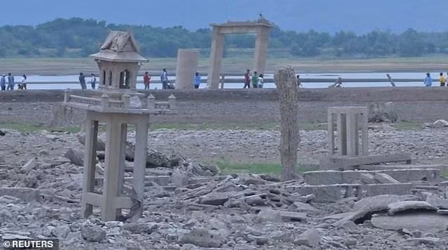 Ngôi đền thiêng “mất tích” suốt 20 năm bất ngờ “hiện hình” - 2