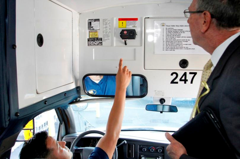 Xe đưa đón trên thế giới ngăn chặn việc bỏ quên học sinh ra sao ảnh 1 Xe dua don tren the gioi ngan chan viec bo quen hoc sinh ra sao hinh anh 2