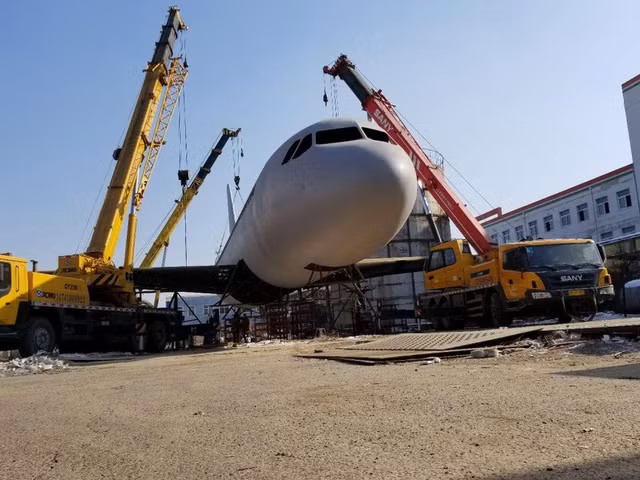 Anh thậm chí còn làm cả một động cơ tuabin có thể quay và nói rằng anh muốn đó sẽ là mô hình A320 tuyệt nhất tại Trung Quốc.