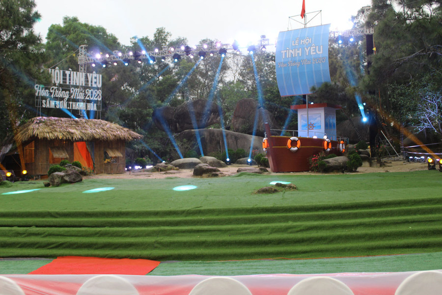 Lễ hội tình yêu hòn Trống Mái năm 2023 sẽ chính thức diễn ra vào lúc 20h ngày 9/4 tại hòn Trống Mái, thành phố biển Sầm Sơn. Đây được xem là sự kiện mở đầu cho chuỗi các hoạt động sẽ diễn ra trong mùa du lịch biển Sầm Sơn năm nay. Ảnh: LT. Lễ hội tình yêu hòn Trống Mái năm 2023 sẽ chính thức diễn ra vào lúc 20h ngày 9/4 tại hòn Trống Mái, thành phố biển Sầm Sơn. Đây được xem là sự kiện mở đầu cho chuỗi các hoạt động sẽ diễn ra trong mùa du lịch biển Sầm Sơn năm nay. Ảnh: LT.