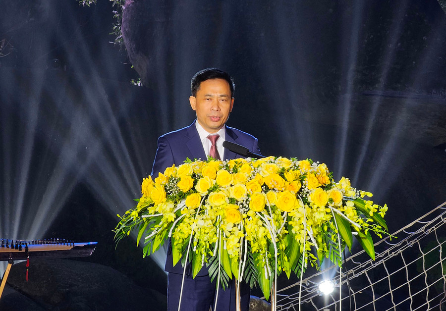 Ông Lê Văn Tú - Phó Bí thư Thành ủy, Chủ tịch UBND TP Sầm Sơn phát biểu khai mạc. Ảnh: LT.