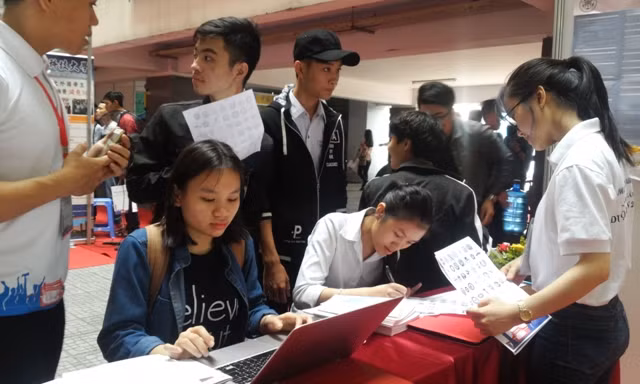 Triển lãm du học Đài Loan với nhiều chính sách hỗ trợ học bổng thu hút sự quan tâm của HS, SV 