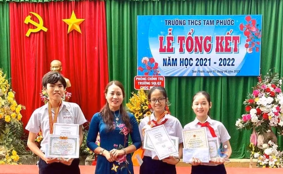 Cô Phạm Thị Nam trong một hoạt động của nhà trường