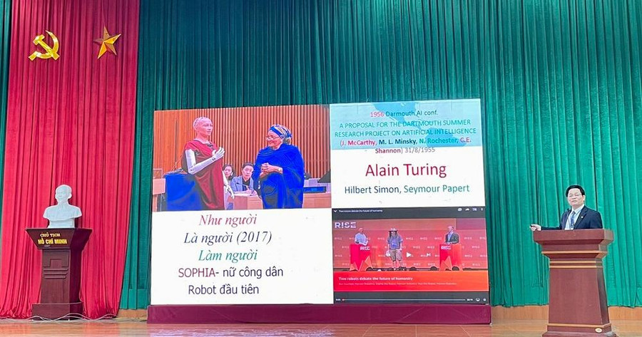 GS.TS Nguyễn Thanh Thủy Chủ tịch CLB FISU Việt Nam, Chủ tịch hội đồng Chức danh GS Nhà nước ngành CNTT chia sẻ tại Hội thảo. GS.TS Nguyễn Thanh Thủy Chủ tịch CLB FISU Việt Nam, Chủ tịch hội đồng Chức danh GS Nhà nước ngành CNTT chia sẻ tại Hội thảo.