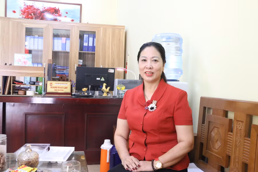 Cô Hoàng Ngọc Lan - Hiệu trưởng Trường THCS Minh Khai (Bắc Từ Liêm, Hà Nội).