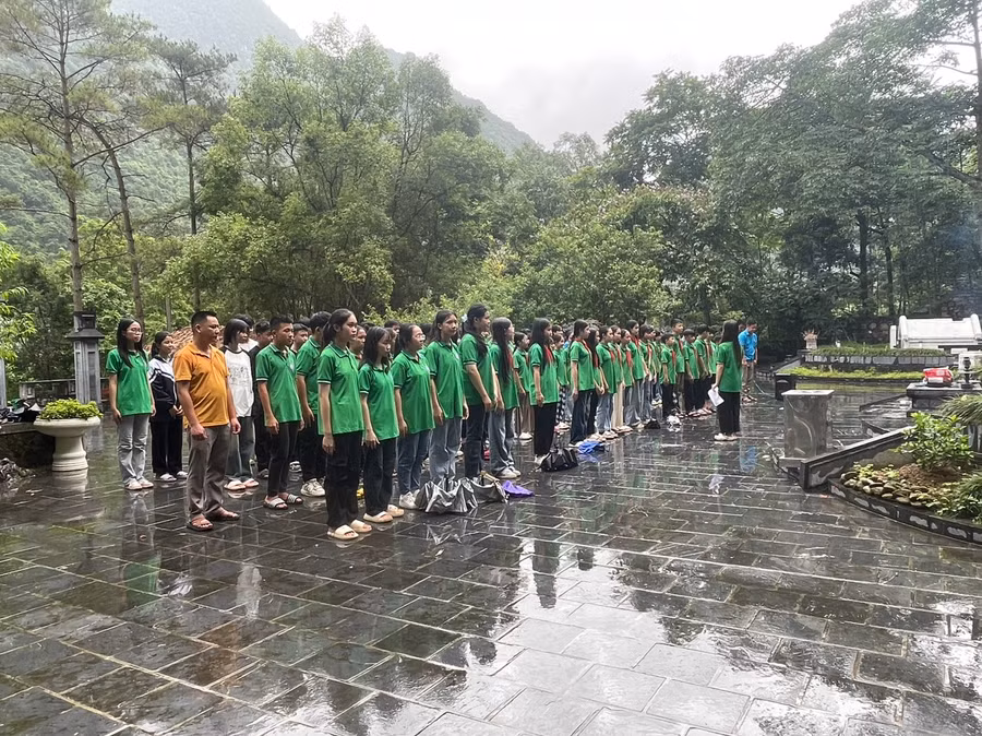 Thông qua các tiết học ngoại khoá giúp các em thêm yêu quê hương, đất nước.