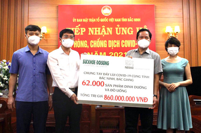 Công ty Nestlé Việt Nam trao tặng 62.000 sản phẩm dinh dưỡng trị giá 860 triệu đồng chung tay cùng Bắc Ninh chống dịch Công ty Nestlé Việt Nam trao tặng 62.000 sản phẩm dinh dưỡng trị giá 860 triệu đồng chung tay cùng Bắc Ninh chống dịch