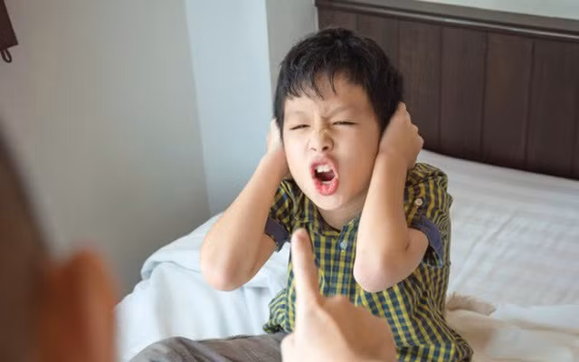 Bố mẹ thông minh áp dụng ngay chiêu “tâm lý ngược” giúp nuôi dạy con nhàn tênh