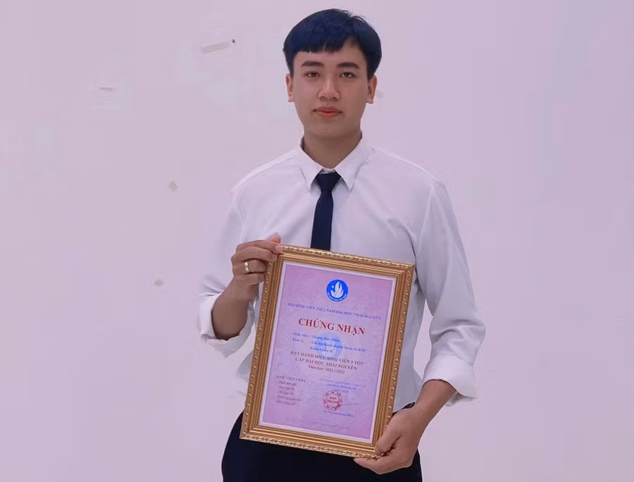 Nam sinh người Nùng vượt khó hòa nhập với môi trường quốc tế.