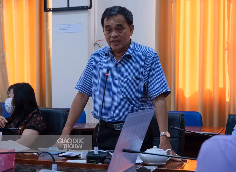 BSCKII Cao Hoàng Anh, Phó Giám đốc Sở Y tế lưu ý công tác phòng dịch tại các điểm thi.