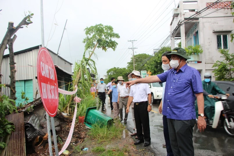 Chủ tịch UBND tỉnh An Giang cùng đoàn khảo sát sạt lở Tỉnh lộ 946, huyện Chợ Mới (cổng TTĐT An Giang).