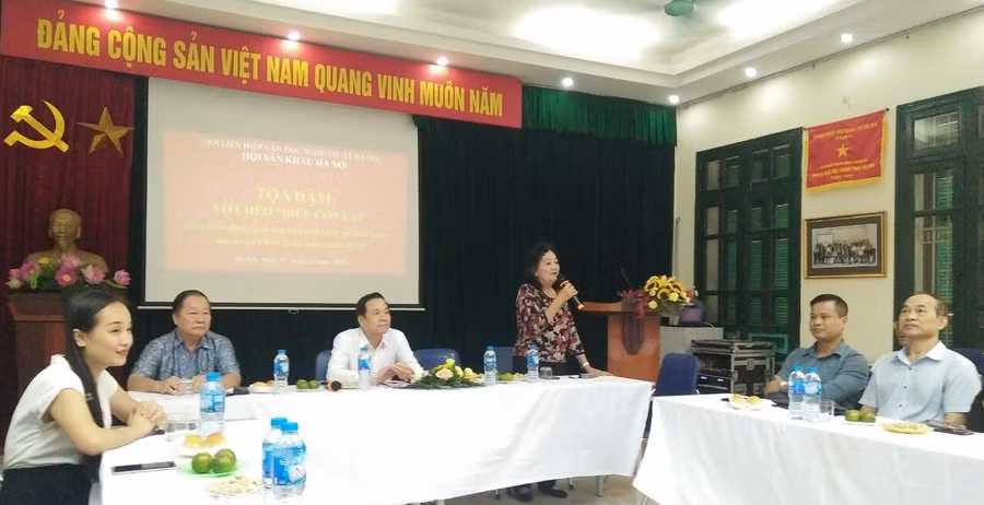 Vở chèo "Điều còn lại" được đánh giá cao tại buổi tọa đàm. Ảnh: Bình Thanh. Vở chèo "Điều còn lại" được đánh giá cao tại buổi tọa đàm. Ảnh: Bình Thanh.