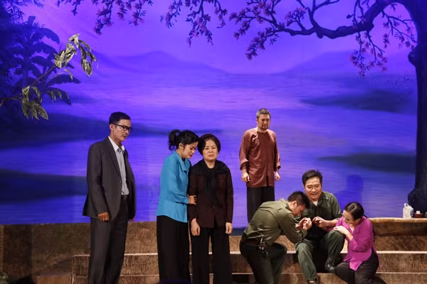 Vở chèo "Điều còn lại" của Nhà hát Chèo Hà Nội xuất sắc giành huy chương vàng tại Liên hoan sân khấu chèo toàn quốc 2019. Ảnh: BTC.