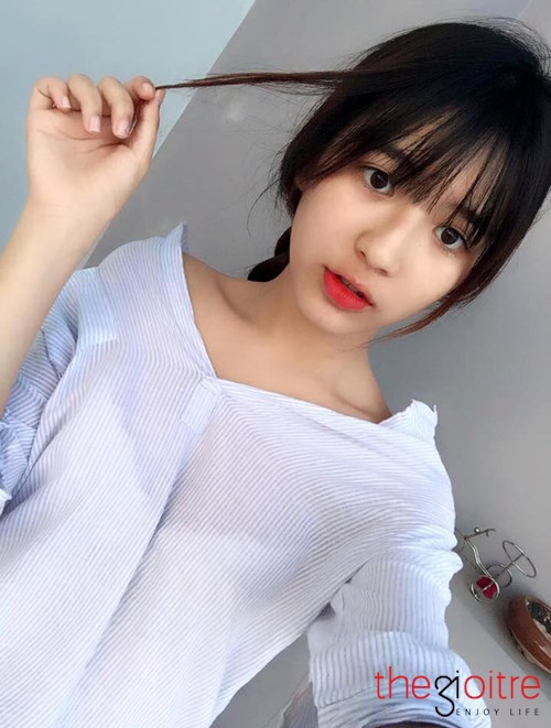 Cô cho biết sở thích của mình là thời trang và chụp hình. Ngoài ra, cô nàng còn thích kinh doanh vào thời gian rảnh rỗi để học hỏi kinh nghiệm và kiếm thêm thu nhập. Cô cho biết sở thích của mình là thời trang và chụp hình. Ngoài ra, cô nàng còn thích kinh doanh vào thời gian rảnh rỗi để học hỏi kinh nghiệm và kiếm thêm thu nhập.