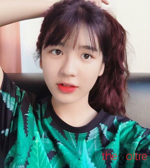 Sở hữu vẻ ngoài xinh đẹp như hot girl cùng thành tích học tập tốt nên cô nàng đang được rất nhiều người yêu mến, trang mạng xã hội của cô thu hút hàng chục nghìn lượt theo dõi. Sở hữu vẻ ngoài xinh đẹp như hot girl cùng thành tích học tập tốt nên cô nàng đang được rất nhiều người yêu mến, trang mạng xã hội của cô thu hút hàng chục nghìn lượt theo dõi.