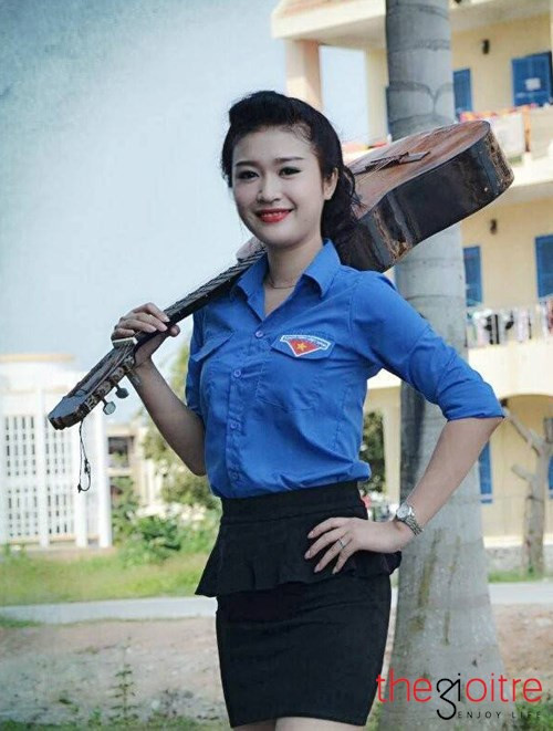 Hoài Thương tên đầy đủ là Trần Thị Hoài Thương, sinh năm 1996 tại Gia Lai, hiện đang theo học ngành Văn học. Hoài Thương tên đầy đủ là Trần Thị Hoài Thương, sinh năm 1996 tại Gia Lai, hiện đang theo học ngành Văn học.