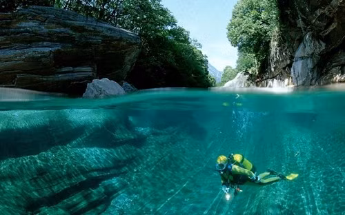 Ngẩn ngơ trước vẻ đẹp của 12 vùng nước trong xanh như pha lê ảnh 4