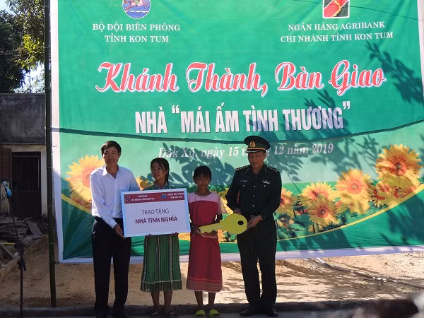 Lễ khánh thành, bàn giao nhà “Mái ấm tình thương” cho 2 cháu Y Lẫy và Y Lỹ