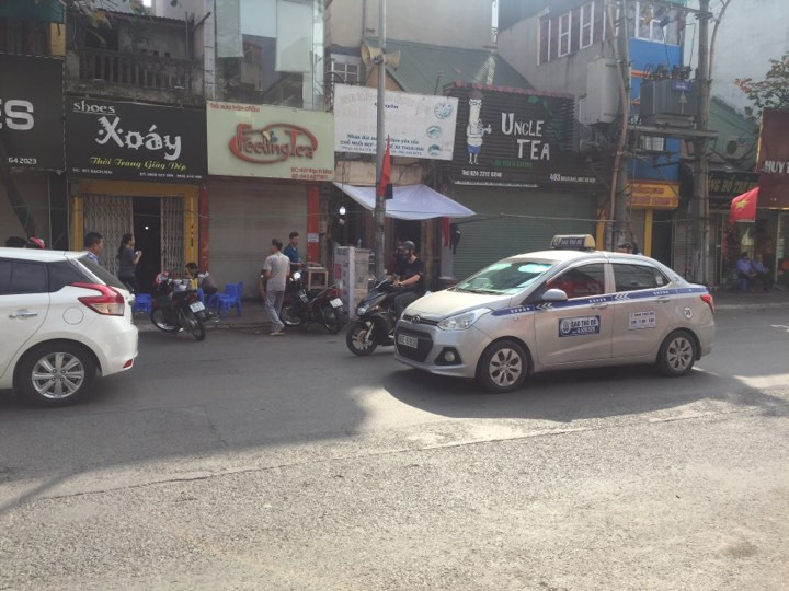 Lái xe về quê, taxi ‘cháy hàng’ những ngày Tết, cước Grab tăng vọt