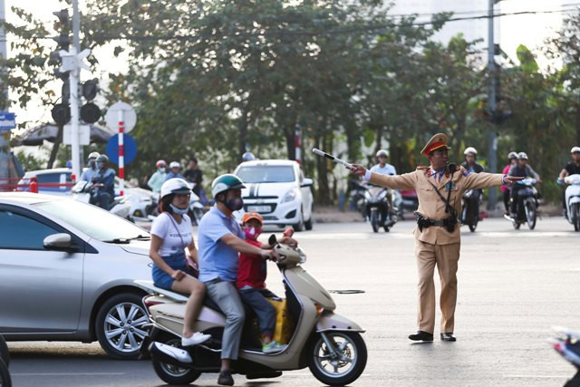 Đây cũng là khu vực giữa 2 bên xe nên lượng người tại đây rất đông