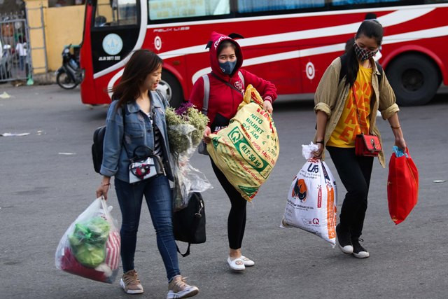 Dù mùng 7 Âm lịch mới chính thức quay lại làm việc, nhưng từ chiều tối mùng 5 Tết nhiều người dân đã tranh thủ quay lại Thủ đô sớm để nghỉ ngơi.