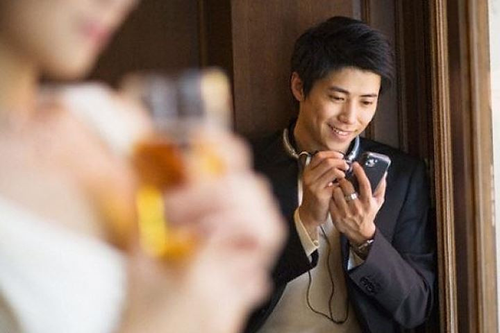 Dấu hiệu cho thấy đàn ông đang ngoại tình chính xác 99% ảnh 1 ngoai_tinh_1_SENP