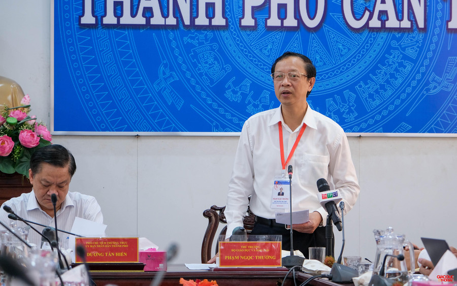 Thứ trưởng Phạm Ngọc Thưởng đánh giá cao sự chủ động của Ban chỉ đạo Kỳ thi tốt nghiệp THPT TP Cần Thơ.