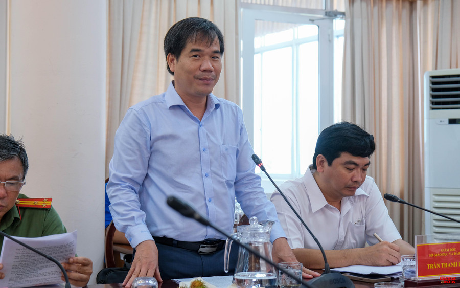 Ông Nguyễn Phúc Tăng, Phó Giám đốc Sở GD&amp;ĐT, Phó Trưởng ban Chỉ đạo Kỳ thi tốt nghiệp THPT năm 2022 TP Cần Thơ báo cáo công tác chuẩn bị thi.