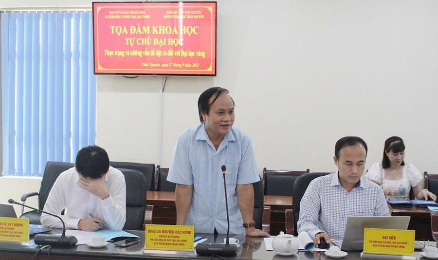 Ông Nguyễn Đắc Hưng, nguyên Vụ trưởng Vụ Giáo dục và Đào tạo, Dạy nghề Ban Tuyên giáo Trung ương phát biểu trao đổi. Ông Nguyễn Đắc Hưng, nguyên Vụ trưởng Vụ Giáo dục và Đào tạo, Dạy nghề Ban Tuyên giáo Trung ương phát biểu trao đổi.