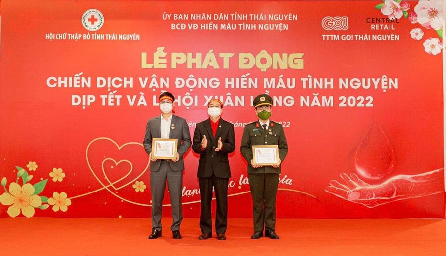 Hội sinh viên Trường Đại học Kỹ thuật Công nghiệp vinh dự được nhận bằng khen của Trung ương Hội chữ thập đỏ Việt Nam. Hội sinh viên Trường Đại học Kỹ thuật Công nghiệp vinh dự được nhận bằng khen của Trung ương Hội chữ thập đỏ Việt Nam.