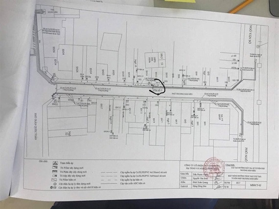 Theo bản vẽ thiết kế, vị trí tủ điện Pillar nằm hẳn về số nhà 12 phố Trương Hán Siêu. Theo bản vẽ thiết kế, vị trí tủ điện Pillar nằm hẳn về số nhà 12 phố Trương Hán Siêu.