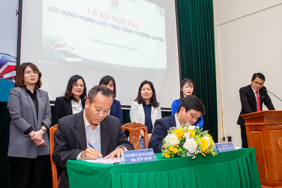 Tại Hội thảo, Học viện Thanh thiếu niên Việt Nam đã tổ chức Lễ ký kết thoả thuận hợp tác xây dựng mạng lưới thực hành thường xuyên cho sinh viên ngành CTXH với 12 cơ sở thực hành. Tại Hội thảo, Học viện Thanh thiếu niên Việt Nam đã tổ chức Lễ ký kết thoả thuận hợp tác xây dựng mạng lưới thực hành thường xuyên cho sinh viên ngành CTXH với 12 cơ sở thực hành.