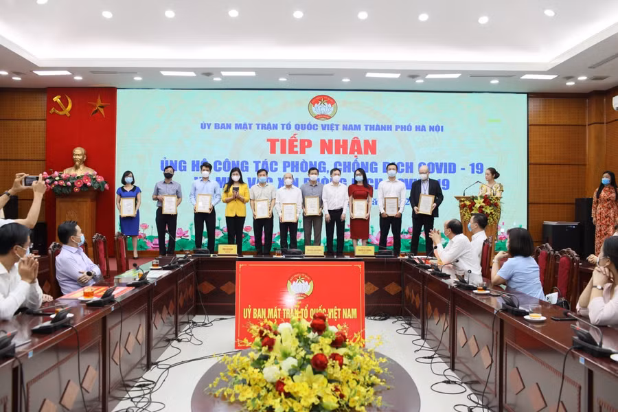 Tiếp nhận ủng hộ công tác phòng, chống dịch Covid-19