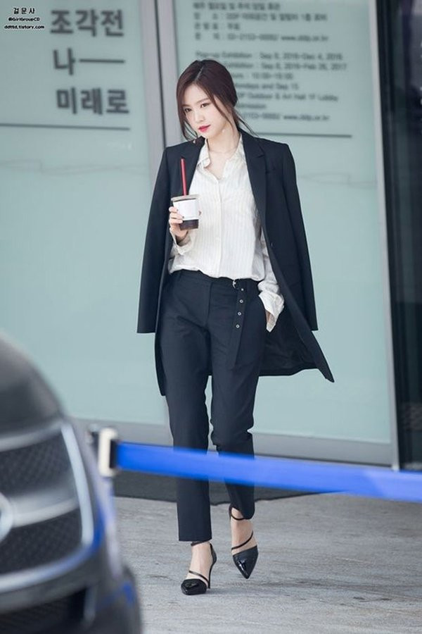 Những kiểu áo khoác nhẹ mùa thu không thể thiếu trong tủ đồ các chị em ảnh 1 nhung kieu ao khoac nhe mua thu khong the thieu trong tu do cua cac chi em - 1