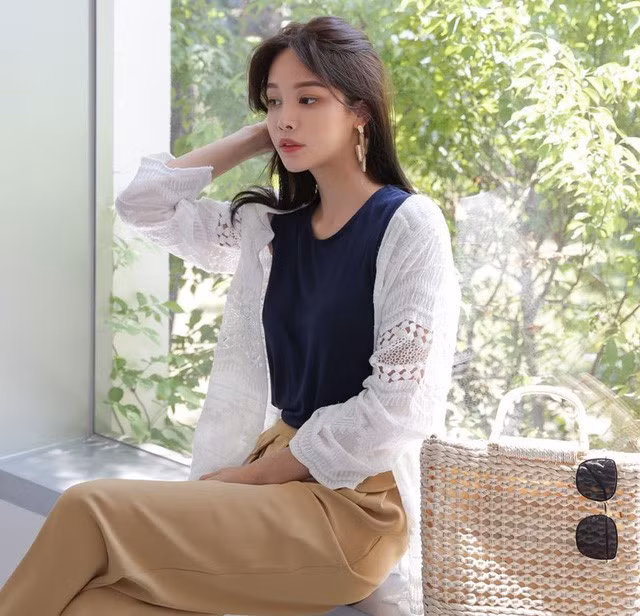 5 cách diện cardigan cực xinh dành cho chị em để ra đường tận hưởng ngày gió lạnh đầu mùa - Ảnh 1.