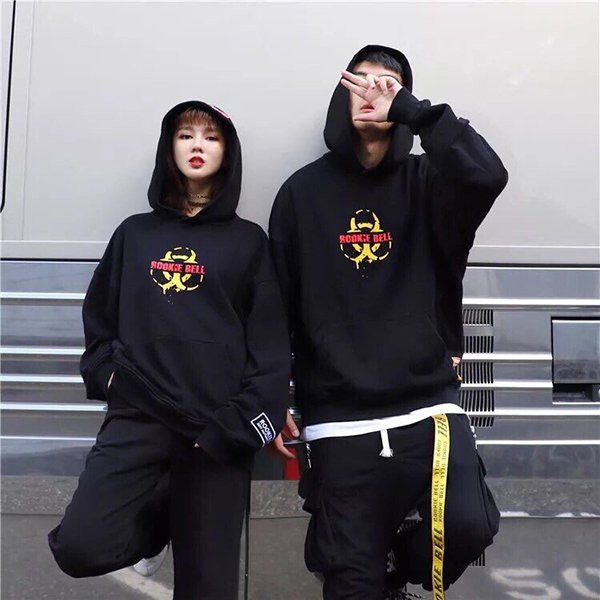 Những kiểu áo hoodie được nam thanh nữ tú cực yêu thích trong mùa đông ảnh 2 thu dong nay cac cap tinh nhan hay dien nhung kieu ao hoodie doi vua dep vua am ap - 3