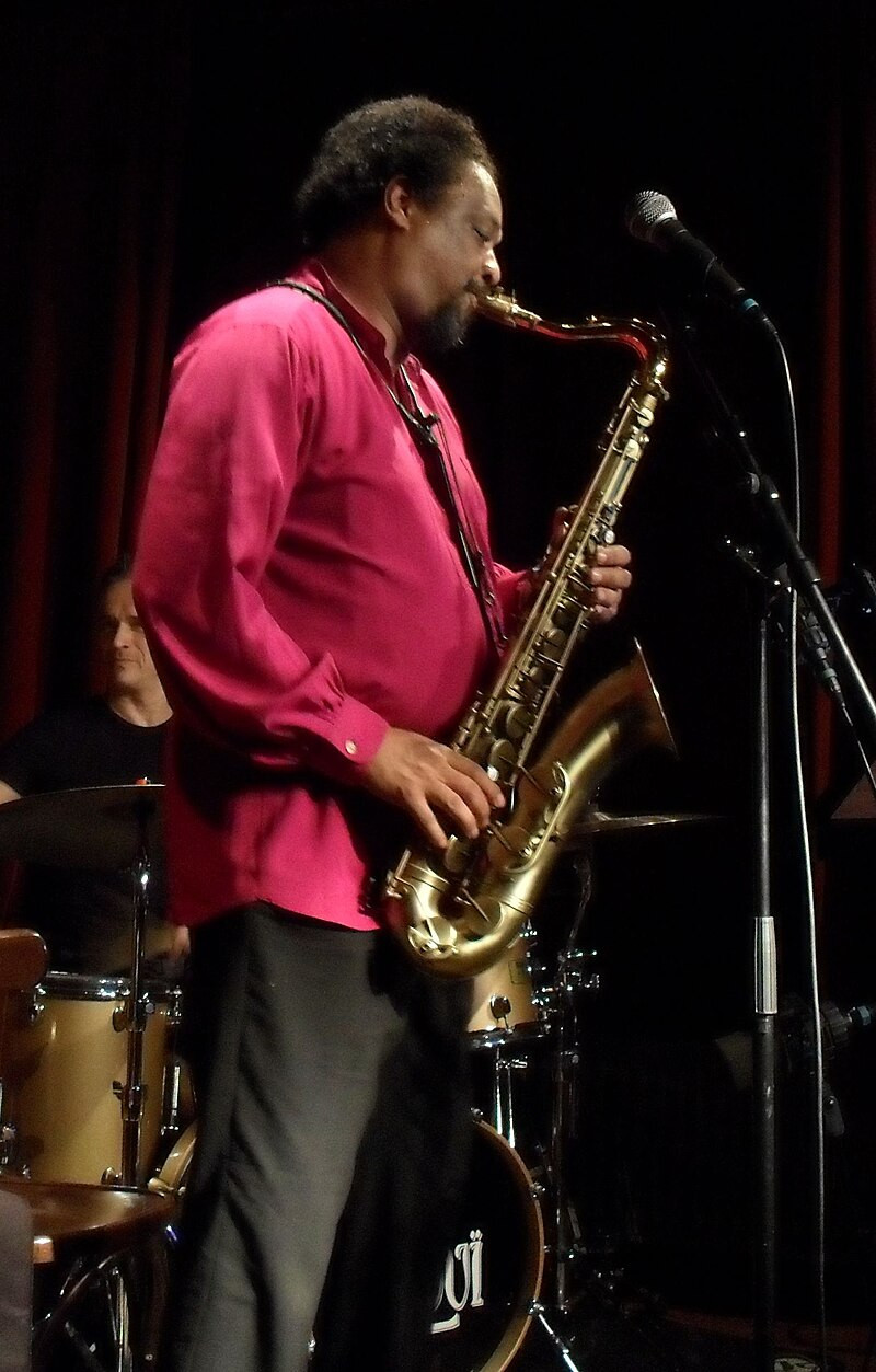 Chico Freeman đã thử nghiệm các kỹ thuật mới và có khả năng kết hợp các phong cách âm nhạc khác nhau. Chico Freeman đã thử nghiệm các kỹ thuật mới và có khả năng kết hợp các phong cách âm nhạc khác nhau.