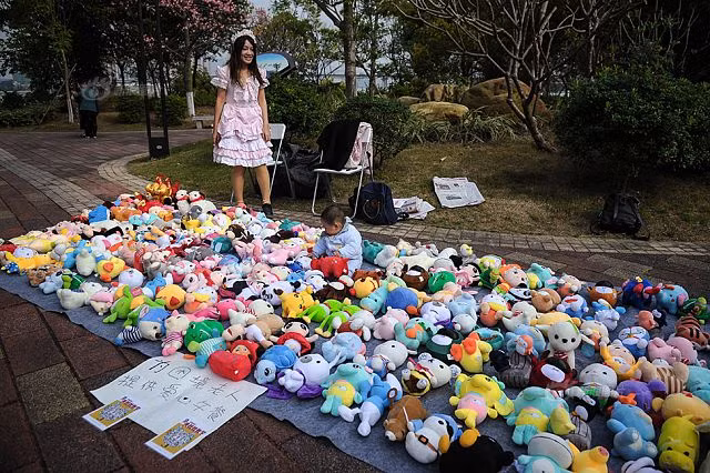 Bất chấp nghi hoặc về sở thích kỳ lạ, cô gái bỏ hơn trăm triệu đồng gắp ngàn con thú bông để nhận ra bài học cuộc sống quý giá - Hình 12