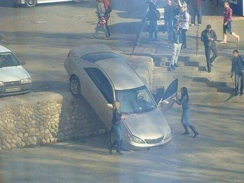 Khi chị em phụ nữ lái xe.