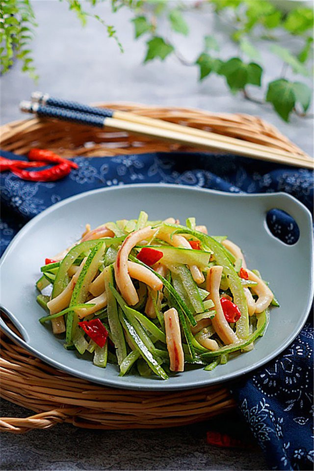 [Chế biến] &#8211; Mực xào bí xanh ngọt ngon cho bữa cơm chiều - Hình 5