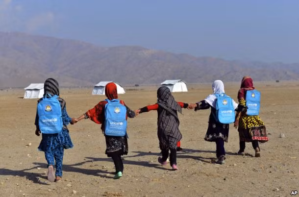 Afghanistan: Nhiều trường học vẫn nằm giữa làn đạn