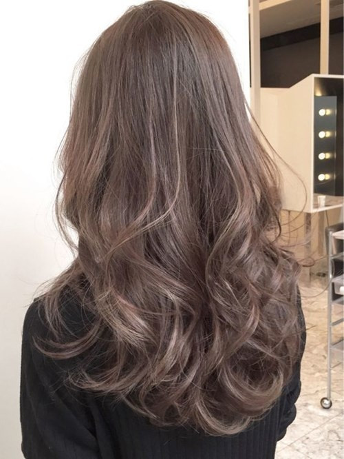 Tuyển tập những mái tóc xoăn buông xõa giúp nàng tỏa sáng, xinh như hoa hậu