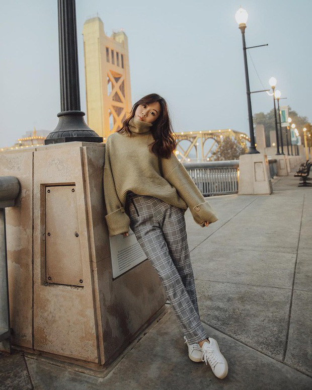 Mix áo len dáng rộng cho ngày đông thêm phần cá tính ảnh 3 Empty