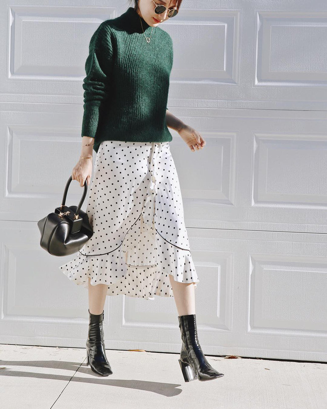 Mix áo len dáng rộng cho ngày đông thêm phần cá tính ảnh 2 Empty