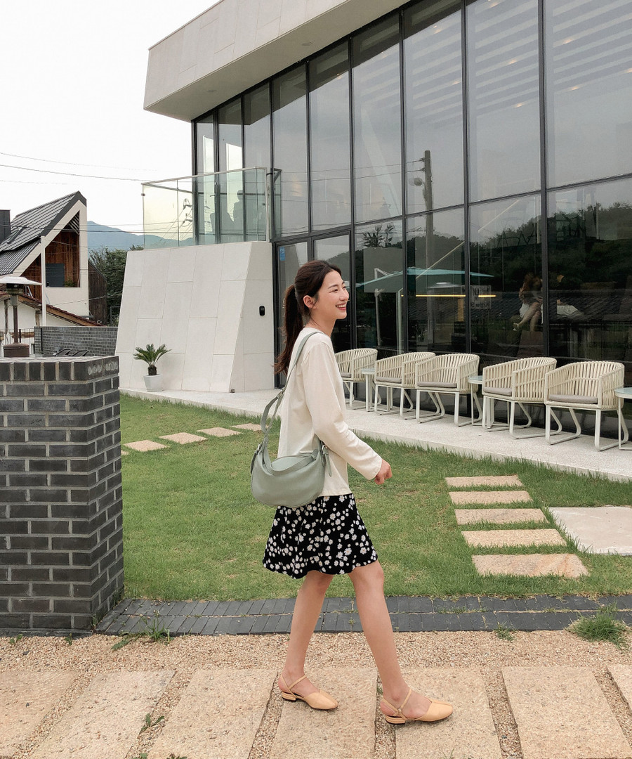 Diện váy, chị em cứ mix với 4 đôi giày sau thì cặp chân sẽ được kéo dài “ác liệt” ảnh 5 Diện váy, chị em cứ mix với 4 đôi giày sau thì cặp chân sẽ được kéo dài “ác liệt” ảnh 5