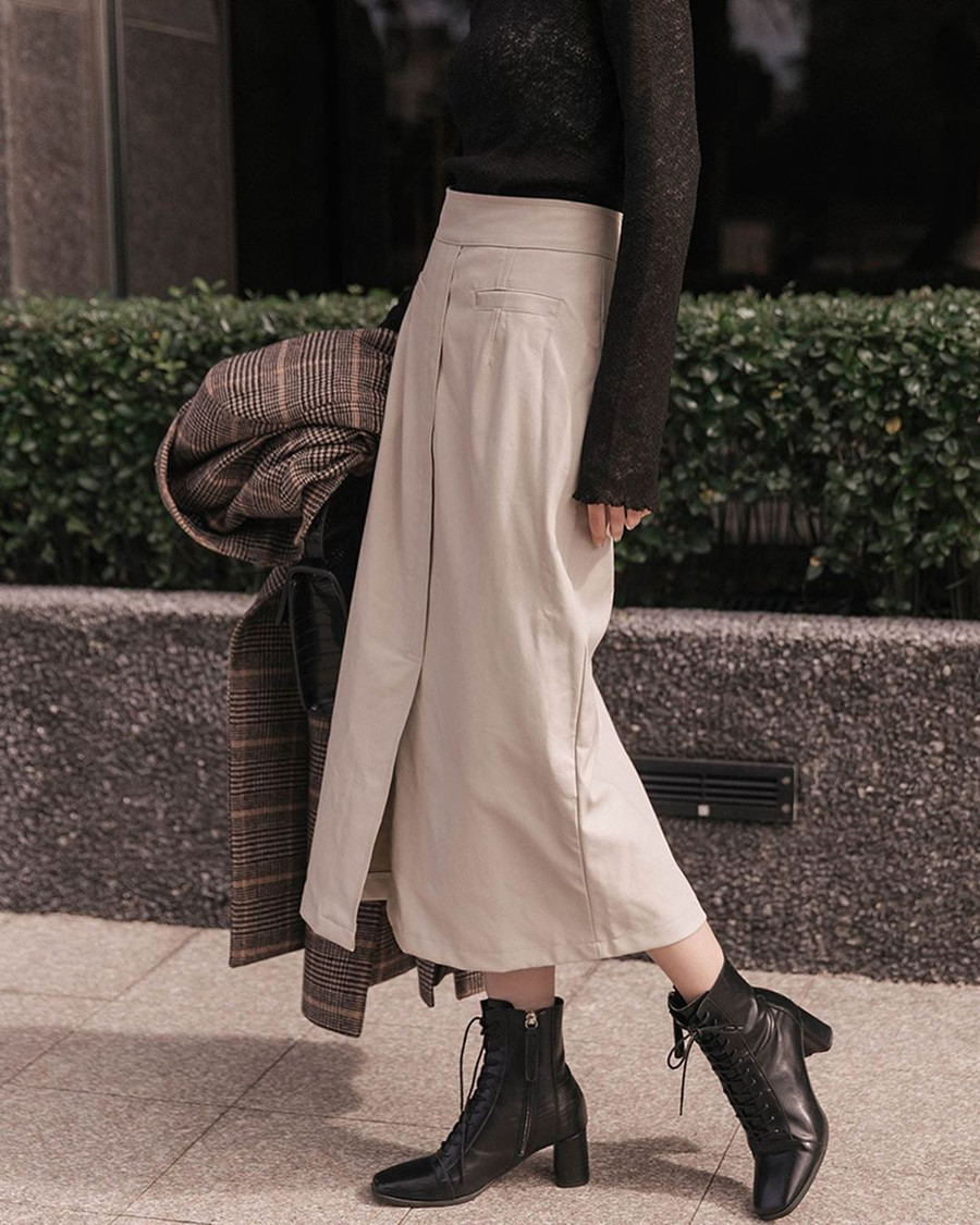 Diện váy, chị em cứ mix với 4 đôi giày sau thì cặp chân sẽ được kéo dài “ác liệt” ảnh 15 Diện váy, chị em cứ mix với 4 đôi giày sau thì cặp chân sẽ được kéo dài “ác liệt” ảnh 15