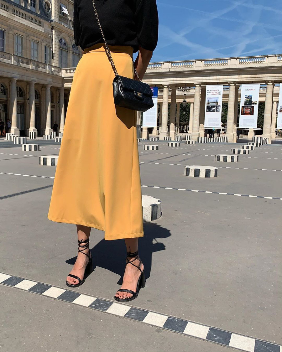 Diện váy, chị em cứ mix với 4 đôi giày sau thì cặp chân sẽ được kéo dài “ác liệt” ảnh 9 Diện váy, chị em cứ mix với 4 đôi giày sau thì cặp chân sẽ được kéo dài “ác liệt” ảnh 9